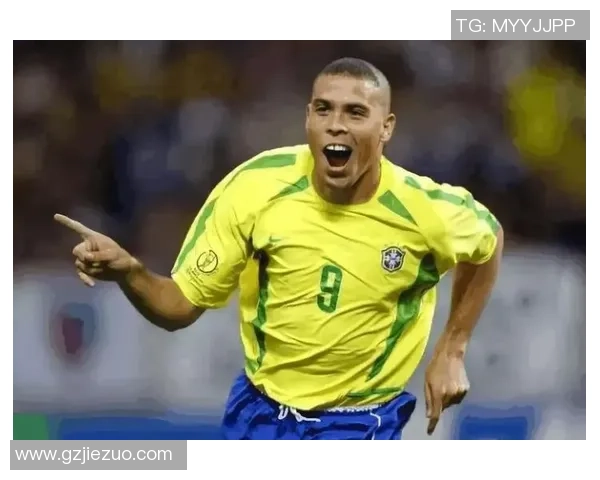 史上四大足球巨星排名揭晓 谁才是足坛无可争议的传奇之王