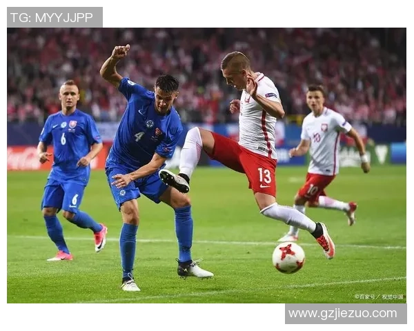 捷克足球球星赛场突发晕倒送医 生命体征稳定情况引关注