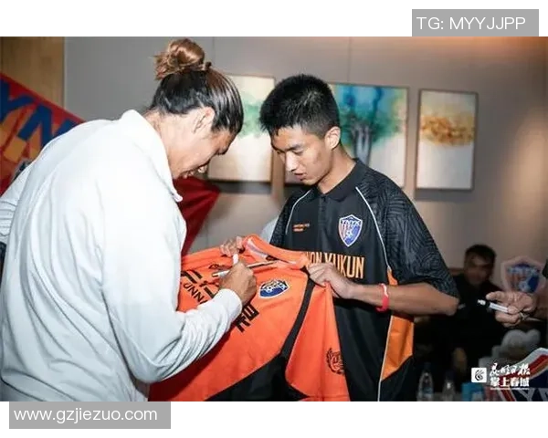 球星代言助力足球饮料品牌引爆年轻消费热潮