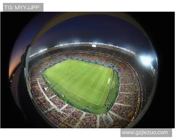 足球星空下的传奇梦:球场与星辰共舞的辉煌时刻